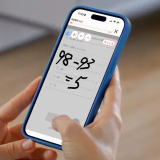 問題画面に途中式を手書きでメモしているアプリ画面